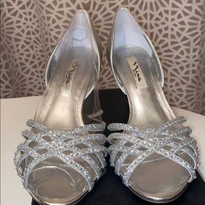 Nina shoes silver 2 1/2 heel size 9